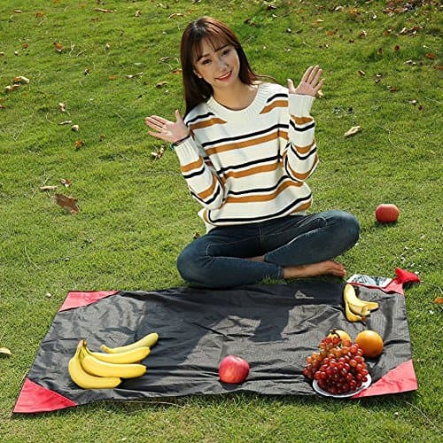 BeiLan Mini Pocket Picnic Blanket Durable Lightweight Waterproof Sand Proof Beach Camping Travel Mat Foldable Thin Ground Sheet for Outdoors Activities (70 * 110cm, Black & Red) — view 4