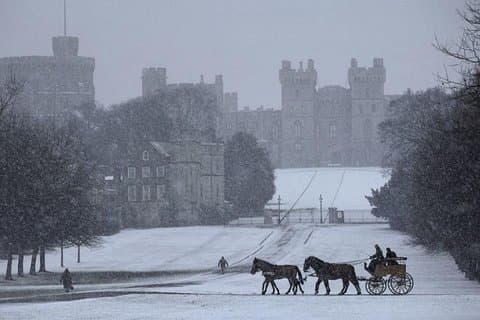 Windsor, Oxford and Avebury's Stone Circle with Christmas Lunch