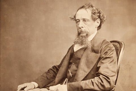 Charles Dickens' Birthplace Portsmouth Day Tour from London