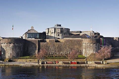 Sean's Bar, Athlone Castle and Clonmacnoise Monastery