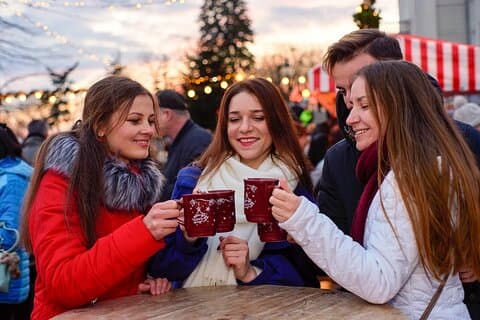 Private Christmas Walking Tour in Cork Cathedral & Market