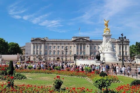 London: Buckingham Palace Tickets with Royal Walking Tour