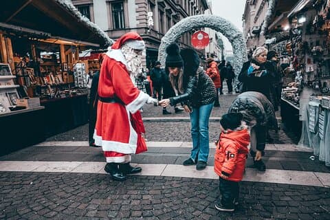 Private Christmas Walking Tour in Historic St. Andrews