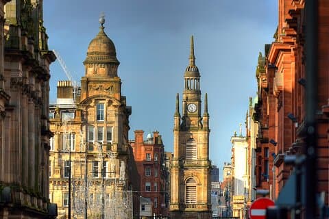 Glasgow Scavenger Hunt & Highlights Self-Guided Walking Tour