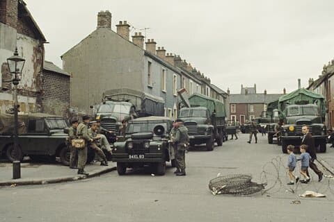 2-hour Belfast Original Drivers the Troubles Black Taxi Tour