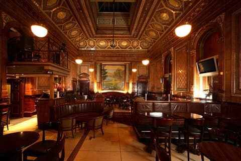 Newcastle Upon Tyne Private Historic Pub Tour With Free Drinks!