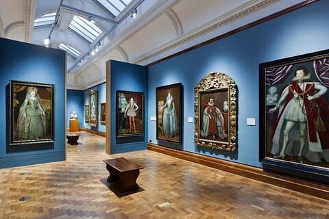 Visit the 3 Best London Art Galleries with a Fun Local Guide!
