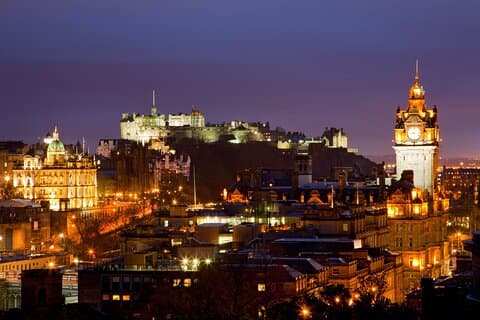 Royal Edinburgh Overnight Tour by Rail from London