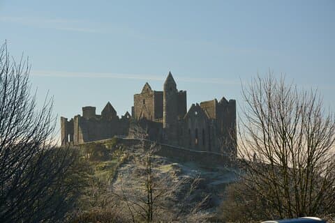 Cork to Dublin: Rock of Cashel, Blarney & Cahir Castle's Tour