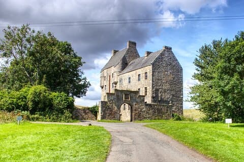 Edinburgh to Midhope Castle Private Guided Half-Day Car Trip