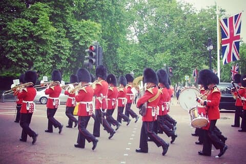 London Full Day Tour by Foot, Bus, Tube and Boat