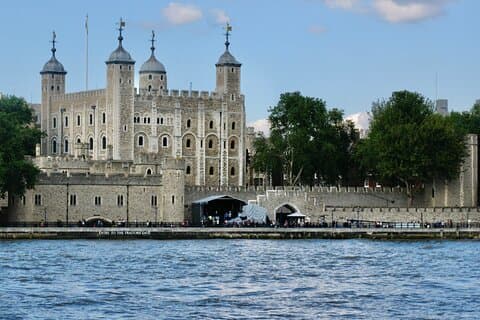 London Half Day Tour by Foot, Bus, Tube and Boat
