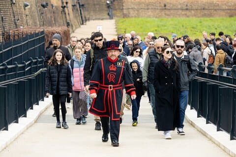 Changing of Guards, Big Ben, Tower of London, Beefeaters & Cruise