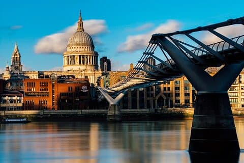 History of England Tour in 2 Hours with Royal Thames Cruise