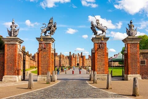 Private Tour of Stonehenge and Hampton Court Palace