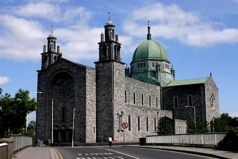 Belfast to Galway Day tour in luxury Mercedes minivan