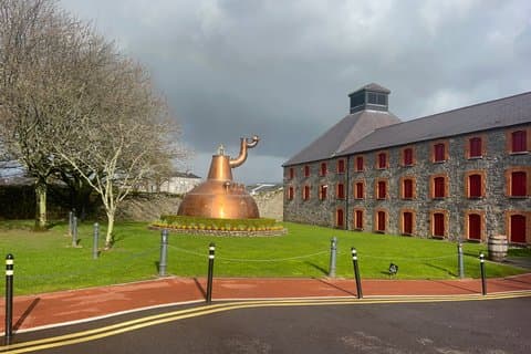Private Tour Blarney Castle Midleton Distillery and Cobh