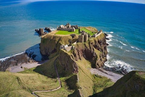 Scottish Castles Glamis and Dunnottar Italian Tour Guide