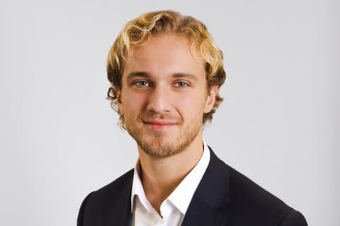 Professional Photoshoot in Studio for Headshots