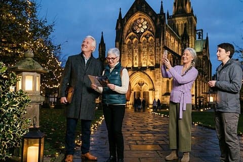 Private Christmas Walking Tour in Glasgow UNESCO Heritage
