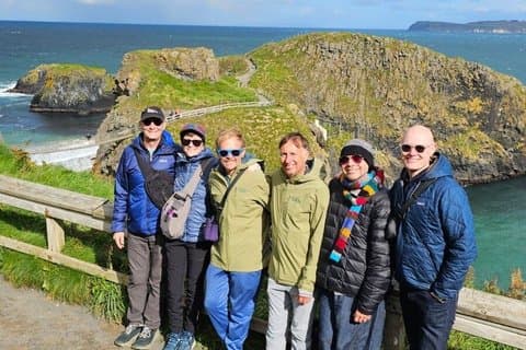 Luxury Giants Causeway Tour in Mercedes + FREE Belfast Mural Tour
