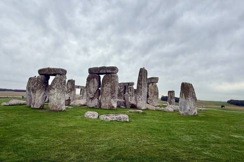 Private Day Tour from London - Stonehenge and Bath