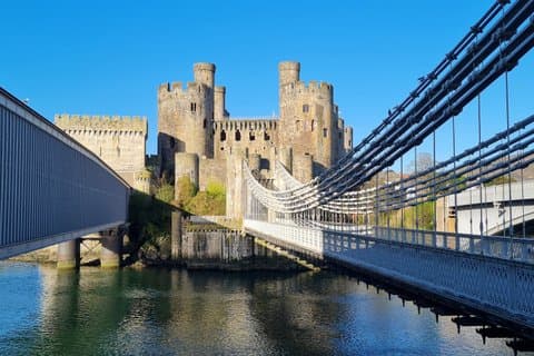 Conwy Town & Castle exterior open group tour with official guide