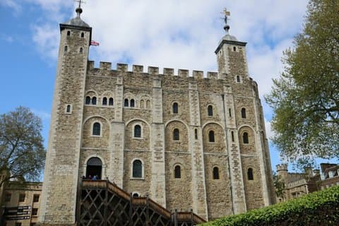 London Sightseeing Tour with Tower of London Ticket