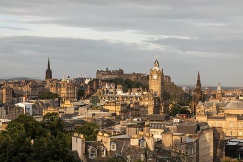Discover Edinburgh: A Self-Guided Tour