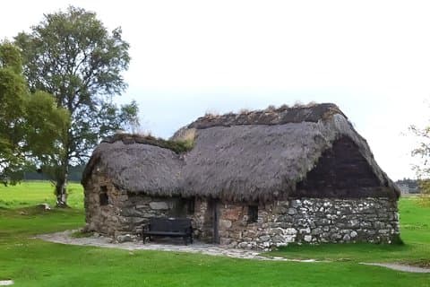 Cawdor Castle Culloden Battlefield Clava Cairns Half day Tour