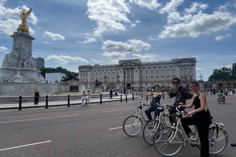 London Bicycle Tour at Palaces and Parks with History