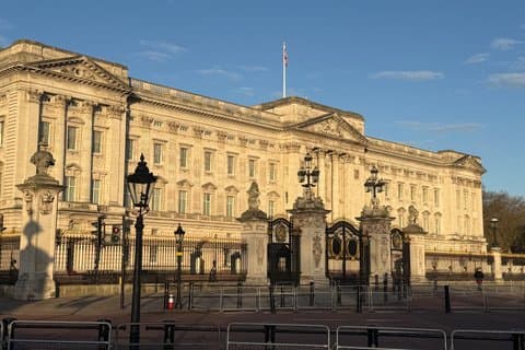 Guided London Walking Tour Palaces and Parks and Politician's