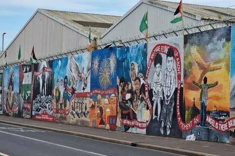 Belfast Political Peace Walls Tour by Luxury Minivan+ transfer