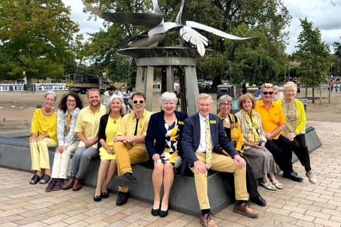 Discover Stratford in 60 minutes (with Stratford Town Walk)