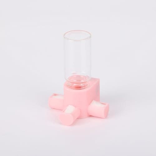 Daerky Jumping Spider Water Dispenser, Magnetic Hanging Feeder,Suitable for Jumping Spiders,Tarantulas, Praying Mantises,Arboreal Animals, and Other Small Animal Enclosure Accessories,5ML (Pink)