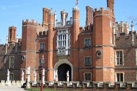 Hampton Court Palace 3hr tour: Henry VIII's & William III's intriguing Palaces