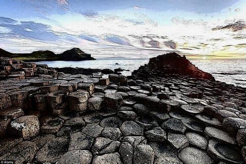 Giants Causeway Coastal Adventure with Carrick-A-Rede Rope Bridge