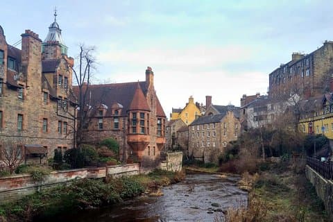 Edinburgh Walking Tour: Private & Custom with a Local (2-4hrs)