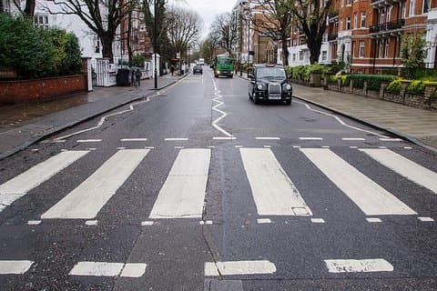 The Beatles tour in London in Spanish