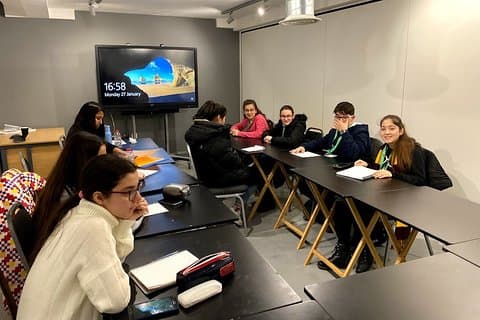English + Business and Leadership University Taster One Week Program in London