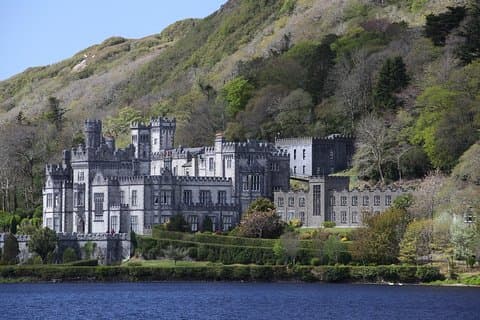 From Galway: Guided tour of Connemara with 3 hour stop in Kylemore Abbey