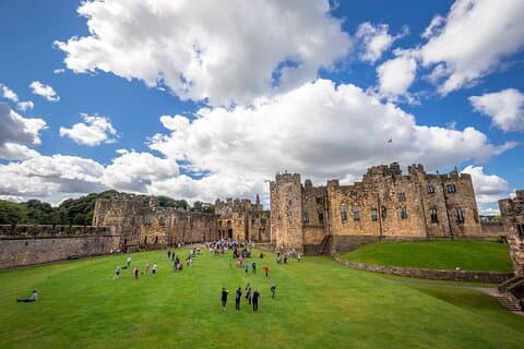 Harry Potter's Alnwick Castle and Scottish Borders Day Trip