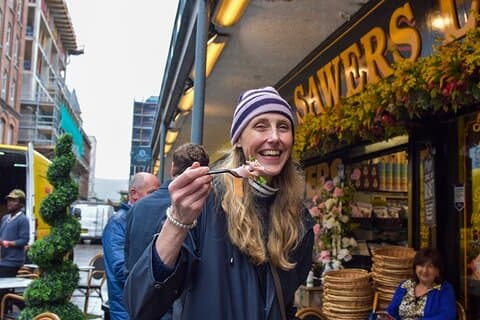 Belfast Centre Food Tour of 12 Local Irish Dishes and Drinks