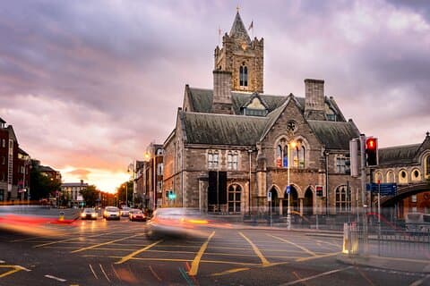 Dublin Scavenger Hunt & Highlights Self-Guided Walking Tour