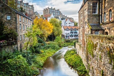 Edinburgh: Dean Village Circus Lane Walking Tour with a Local