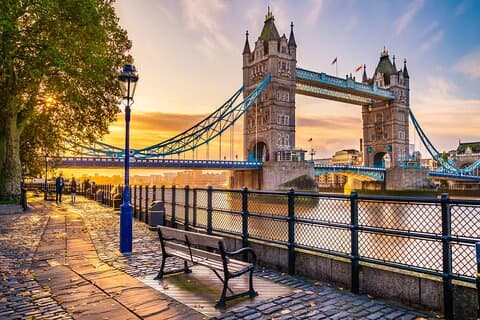 Skip-the-line Tower Bridge and Tower of London Private Tour