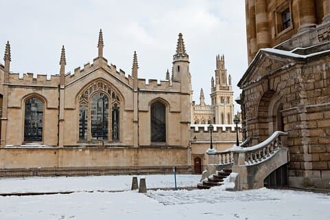 Private Walking Tour in Oxford: Christmas Lights & Heritage