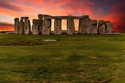 Private Day Trip From London Explore Stonehenge & Cotswolds