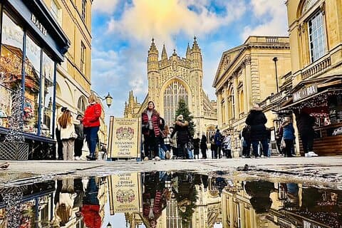 Bridgerton Thememed Smartphone photo walking tour