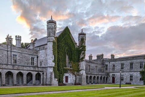Explore Aberdeen in 90 minutes with a Local - Private Tour